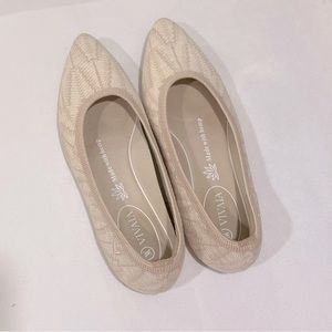 Excellent Condition Viviana Pointed Toe Flats